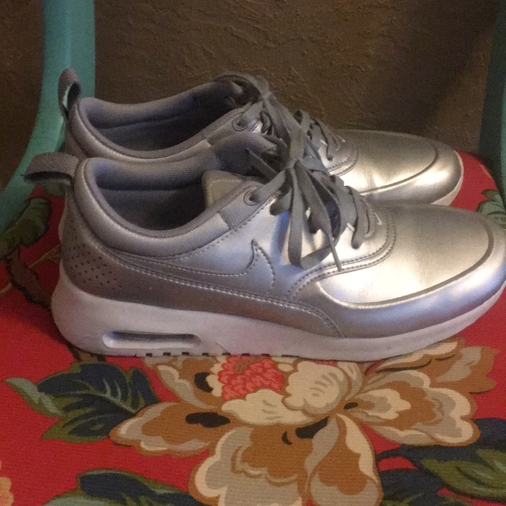 Women’s Size 8 Nike Air Max